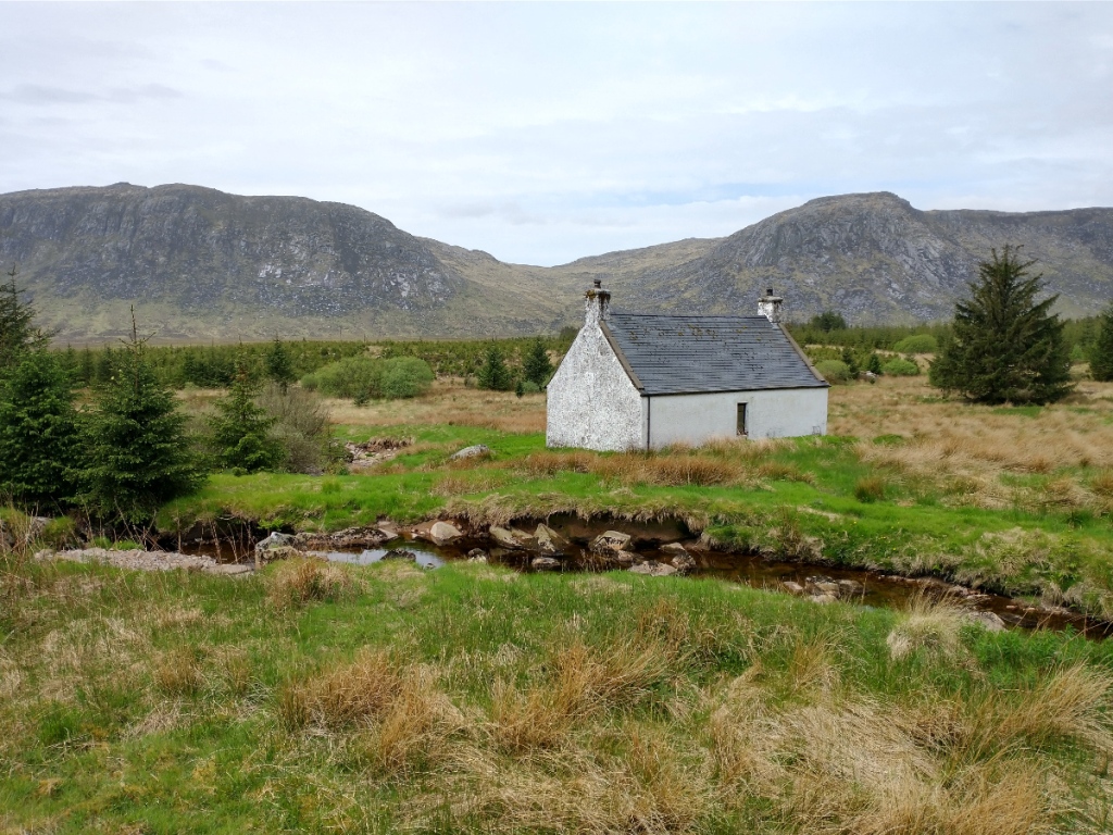 Backhill of Bush bothy with the Dungeon Hills behind